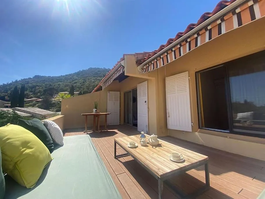 Mazet/ Appartement Le Lavandou Apartment