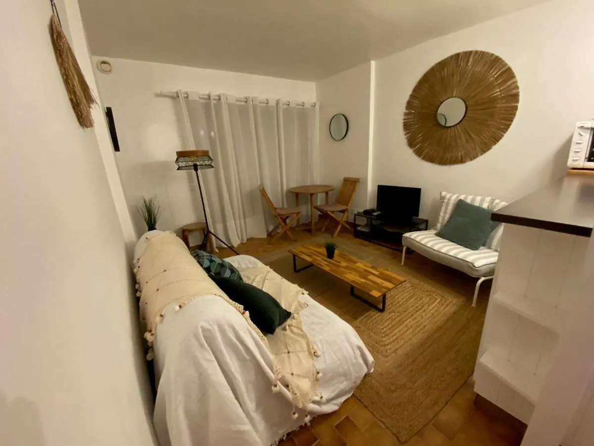 Mazet/ Appartement Le Lavandou 0*,
